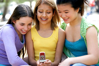 teen girls back to normal texting PHOTO